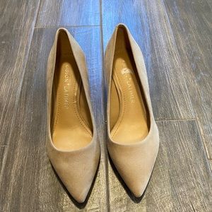 Size 6 mid size heel